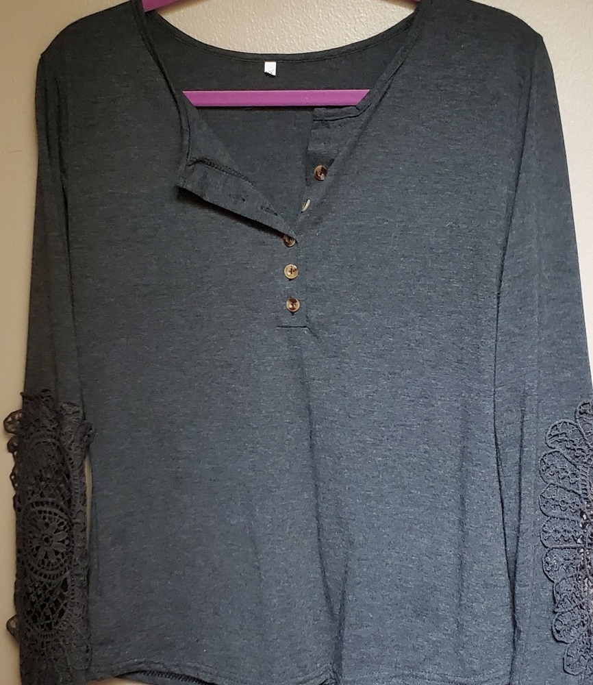 Long sleeve with crochet sleeves